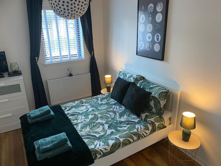 Perfectly Situated Luxury 2 Bedroom Apartment — Photos 1